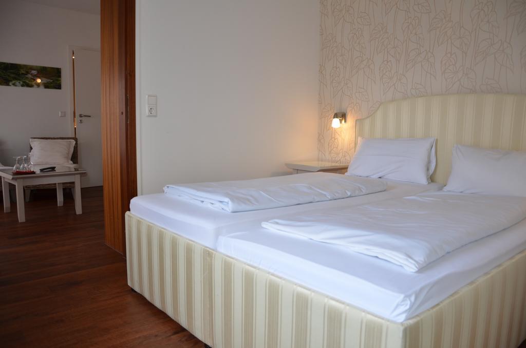 Hotel Am Nordkreuz ฮาร์ริสลี ภายนอก รูปภาพ